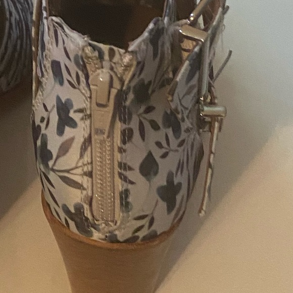 Gianni Bini bootiekryy
BLACK FRIDAY DEALS CHECK OUT MY CLOSET - Picture 5 of 7